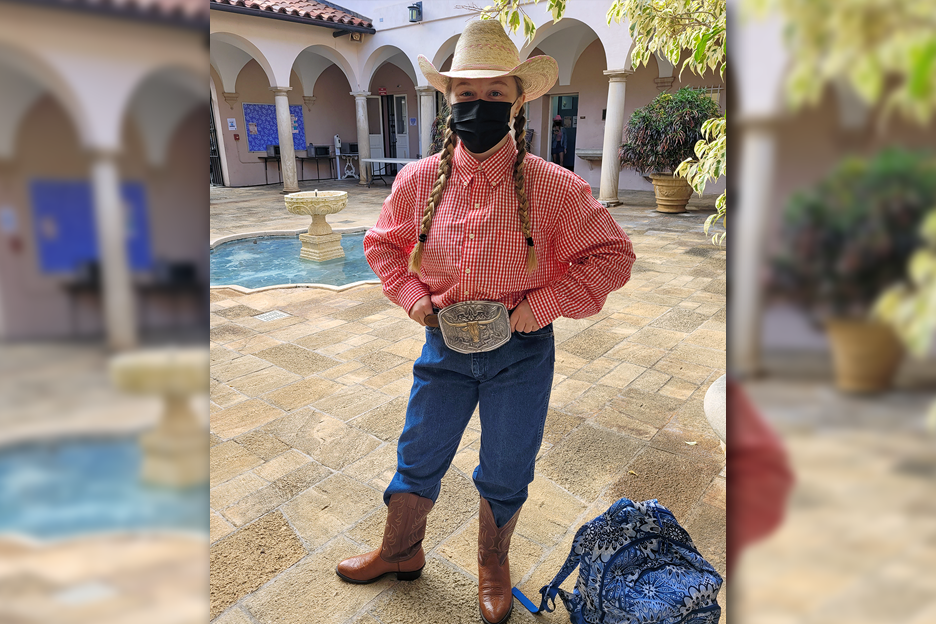 Sophomore Sadie G. wins Best Costume for Wild West Wednesday