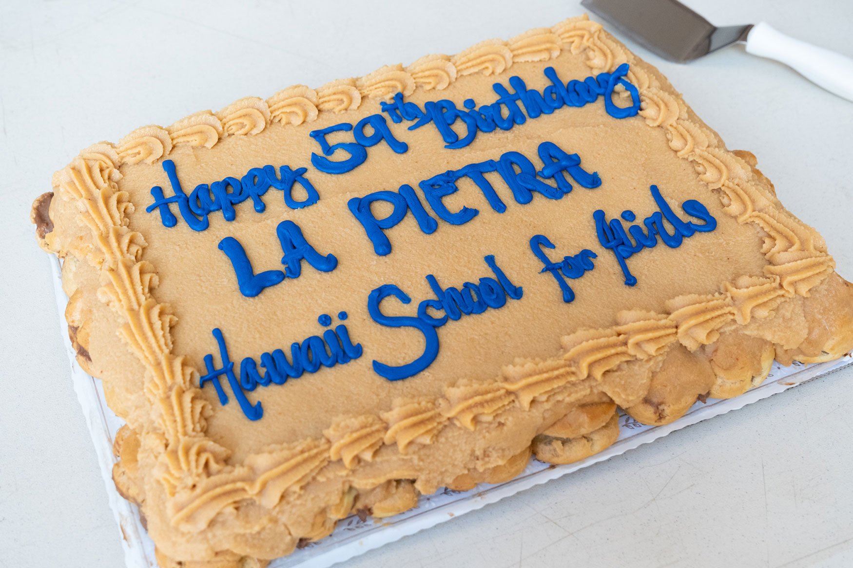 Students celebrate La Pietra's 59th anniversary with a delicious Coco Puff cake from Liliha Bakery!