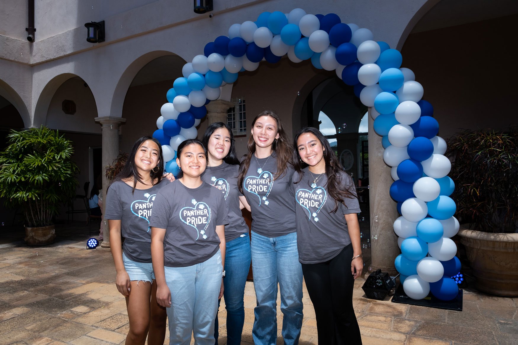 Seniors enjoy a photo op with a balloon arch from Hawaii Balloon Company.